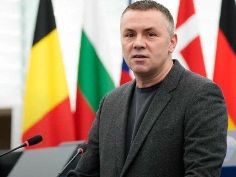 Ицо Хазарта потъна в скръб заради един от най-обичаните учители от Класическата гимназия в София