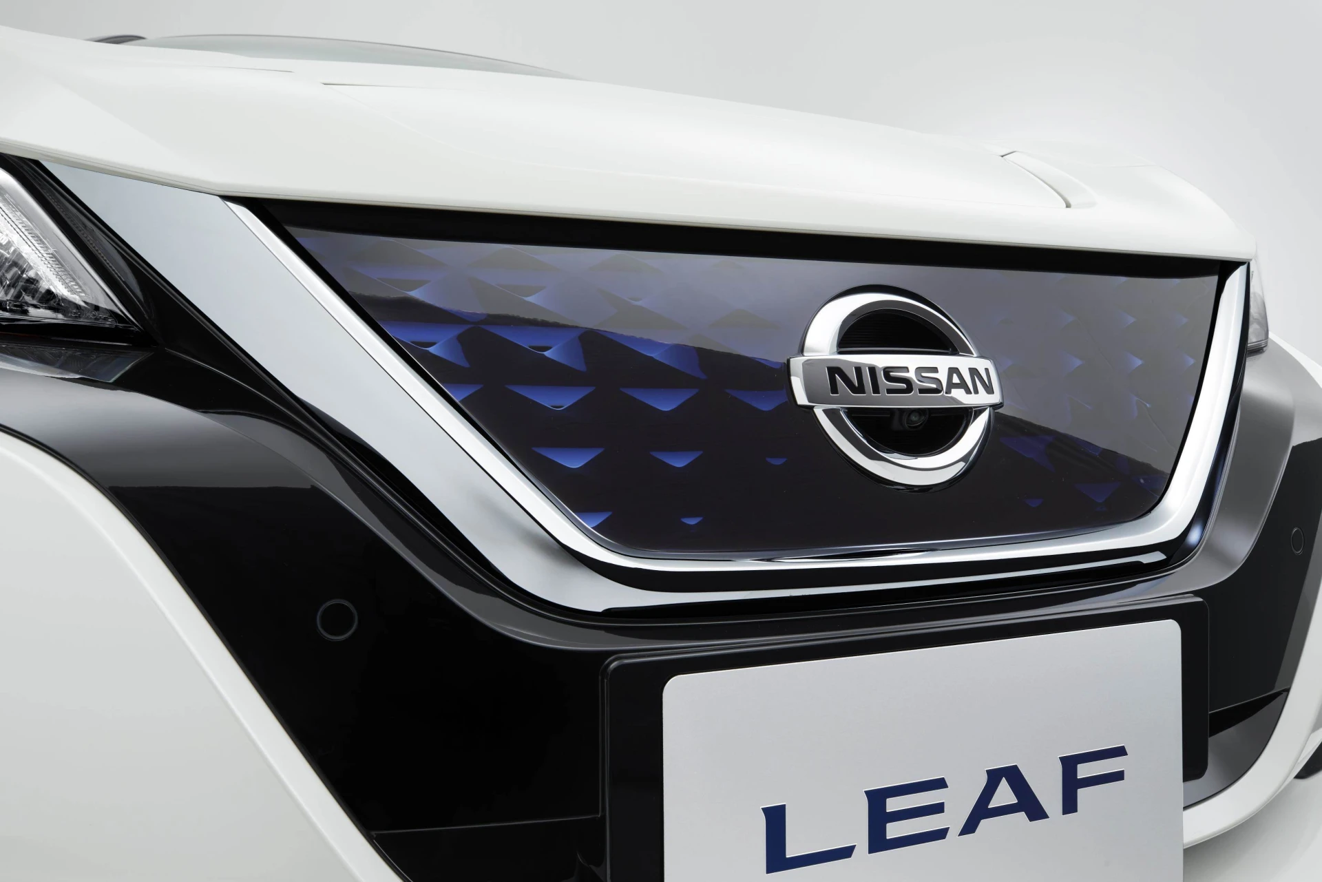 Спипаха на пътя дълго чаканият Nissan Leaf 3-то поколение СНИМКА