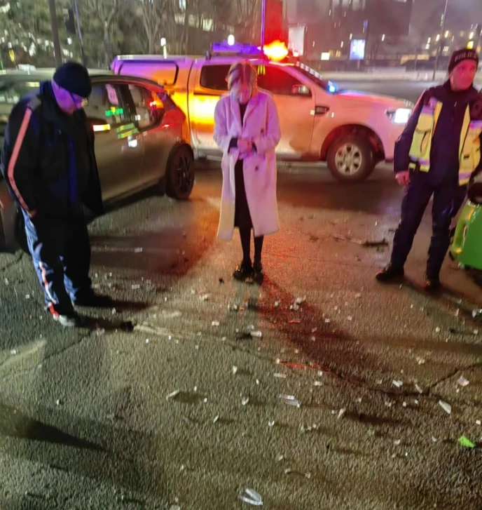 Първо в БЛИЦ! Брутална катастрофа с 5 коли в центъра на София, политици са сред участниците СНИМКИ