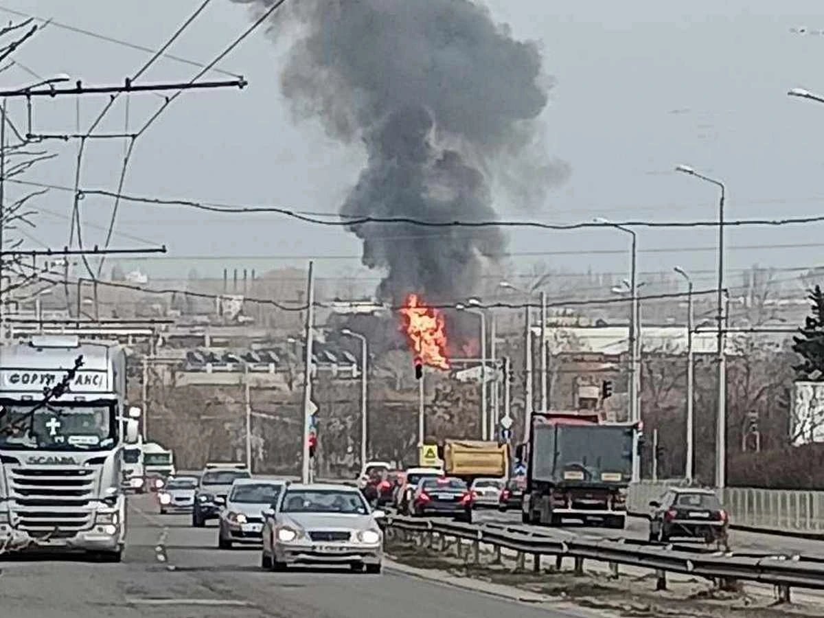 Мощни взривове разтърсиха Бургас СНИМКИ/ВИДЕО