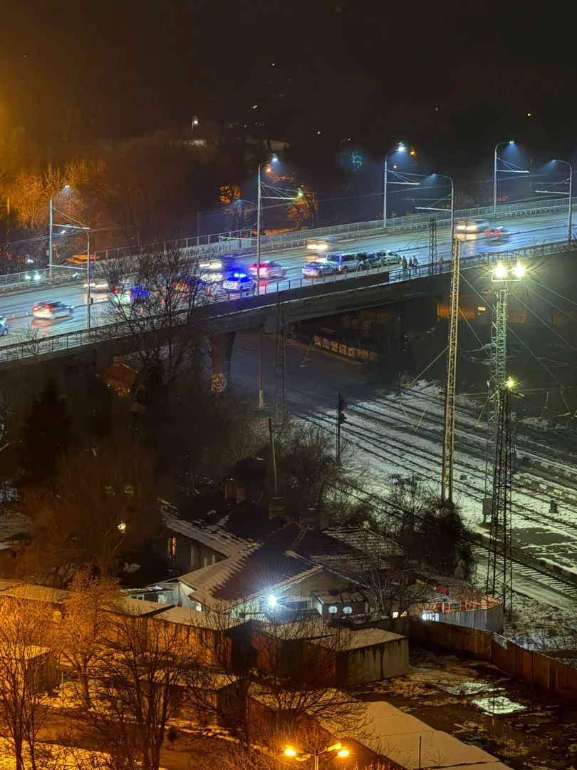Верижно меле на голям столичен булевард, има задръстване! СНИМКИ