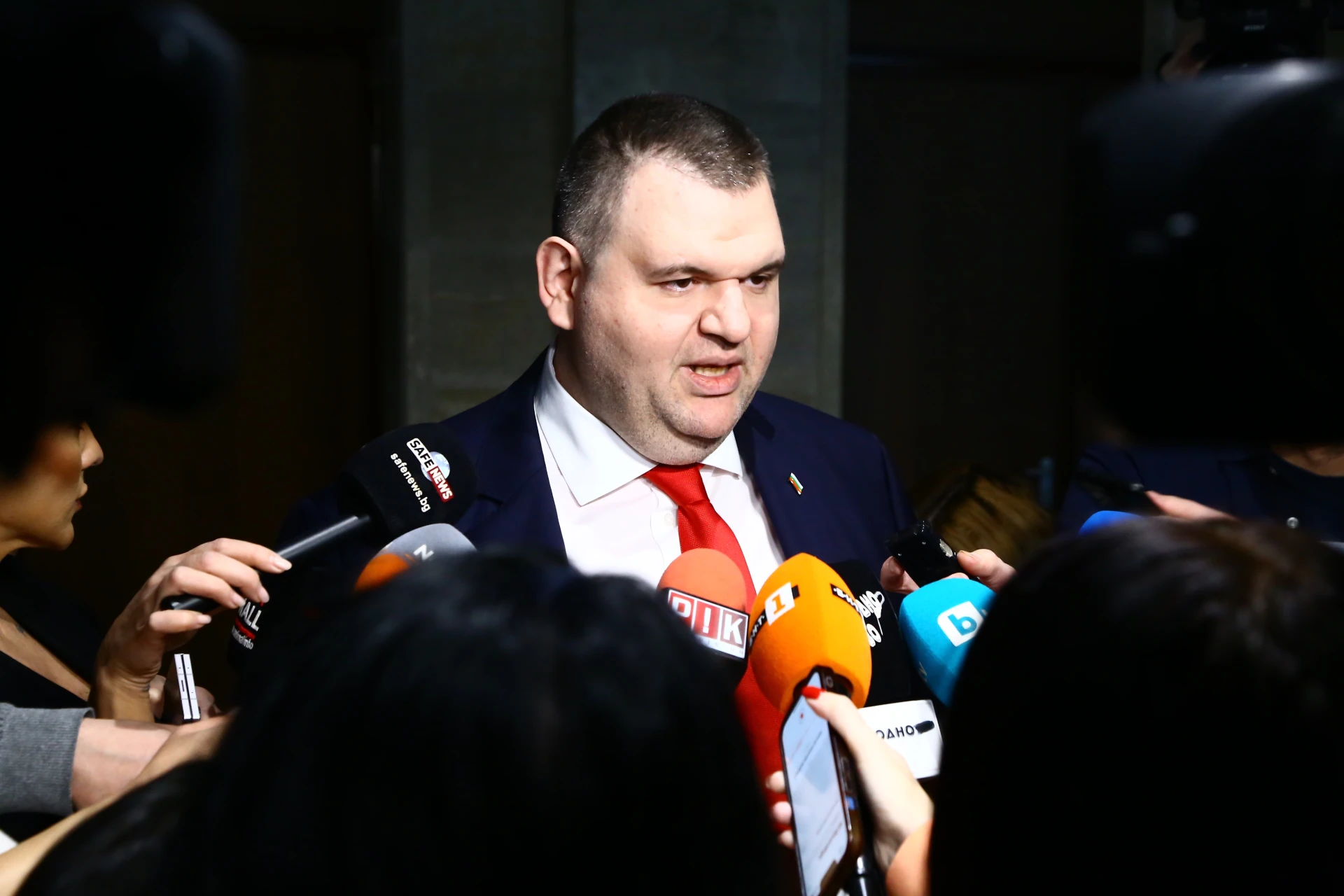 Пеевски: Кирил Петков е дрогиран в момента, да иде в комуна, може да има много лош край БЛИЦ Live