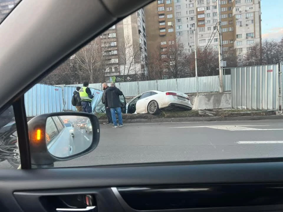 Зрелищно меле на столичния бул. "Цариградско шосе" СНИМКИ