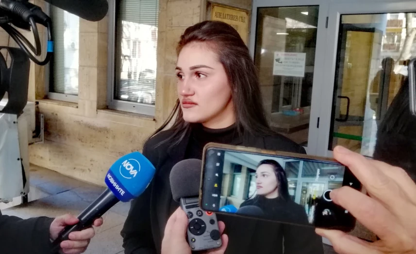Дебора проплака пред съда: Не е справедливо това!