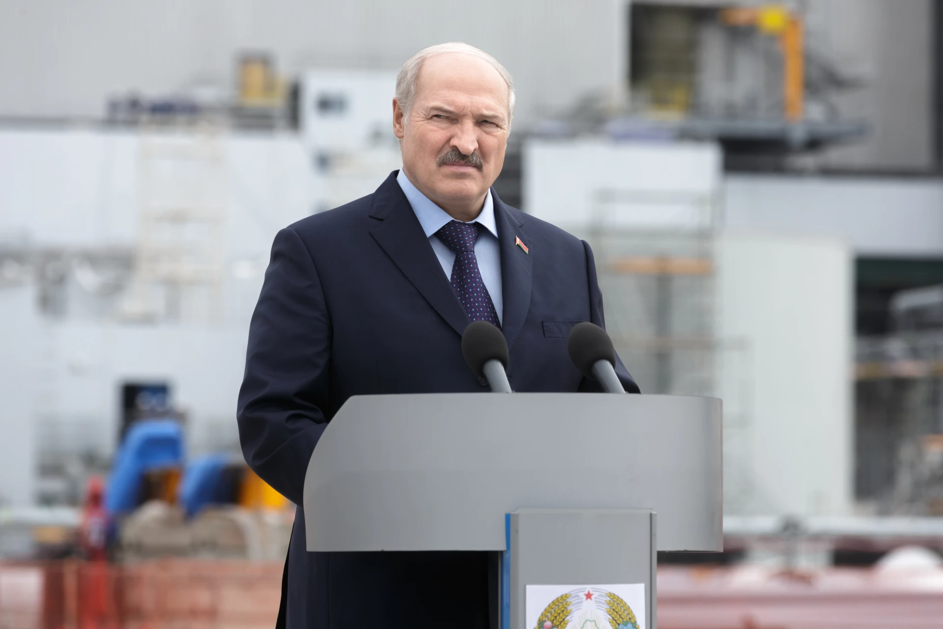 Надбягване с един кон: Без кампания на Лукашенко за изборите, нямал време от държавни дела