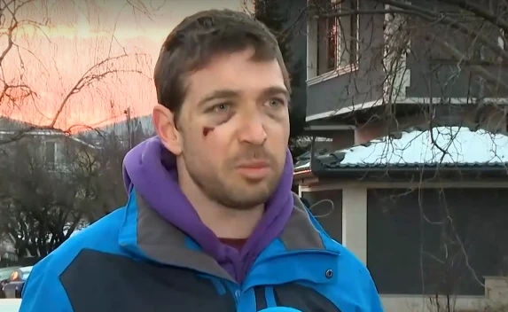 След забележка на пътя: Смляха от бой мъж пред бременната му съпруга в "Драгалевци" ВИДЕО