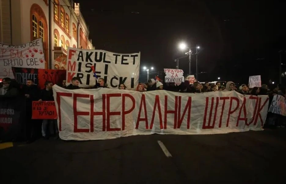 Белград пламна заради Вучич, страшно е, а през това време той... ВИДЕО