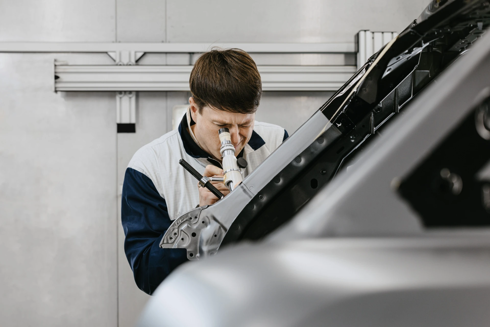JLR инвестира 65 млн. британски лири в устойчиво разширяване на операциите за луксозно боядисване и персонализация във Великобритания и Европа след удвояване на търсенето