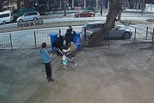 Заснеха гнусна кражба в Пазарджик, бебе е принудено да участва ВИДЕО