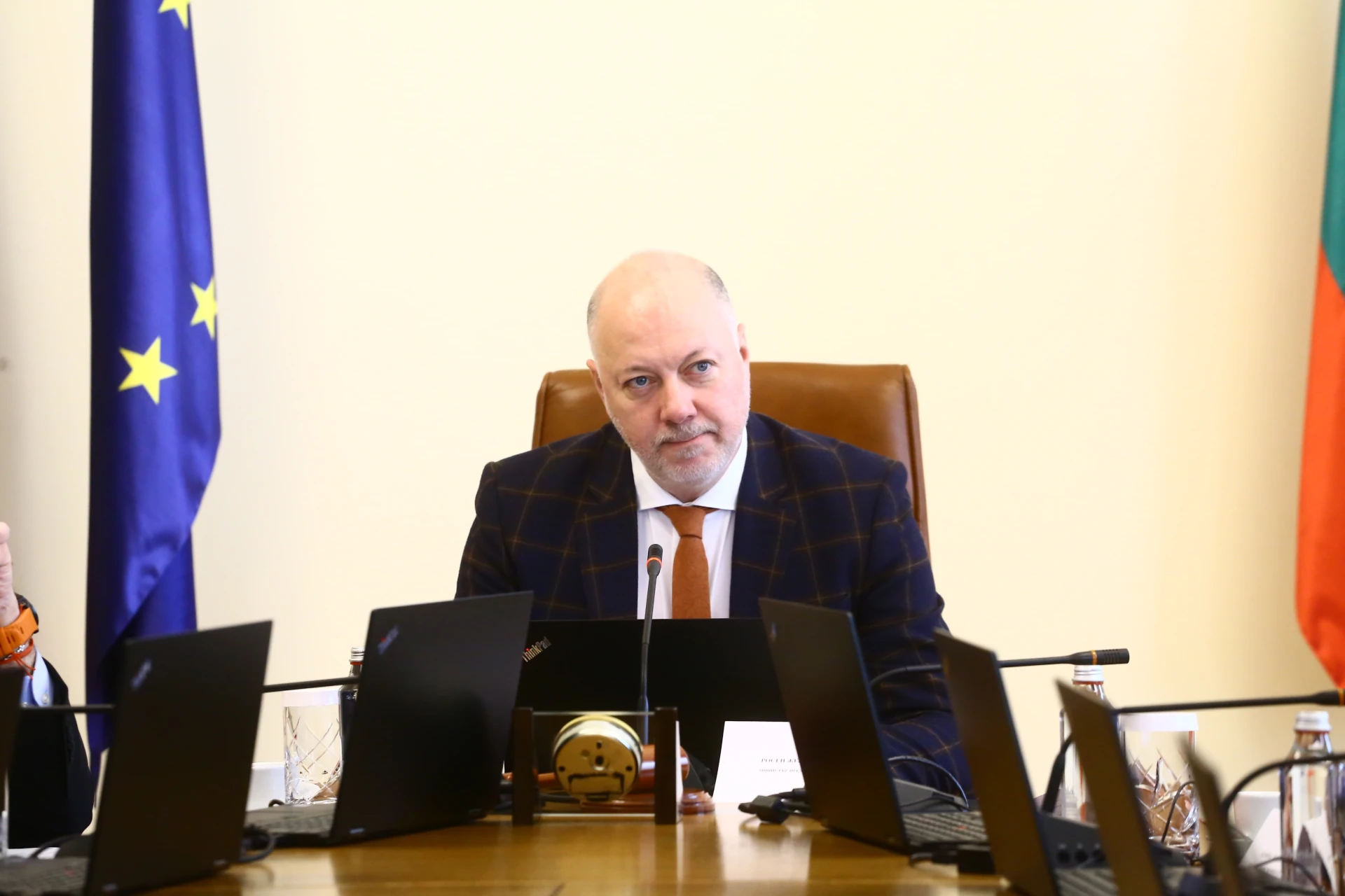Желязков с голямо предупреждение Видео