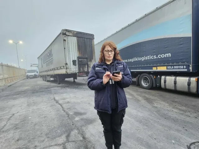 Смела митничарка спаси шофьор от огнения ад на "Капитан Андреево" СНИМКИ
