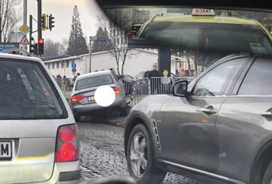 Шофьор направи немислимото пред "Пирогов" в София
