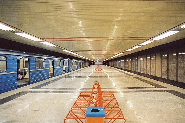 Проблем в мрежата на метрото, спря...