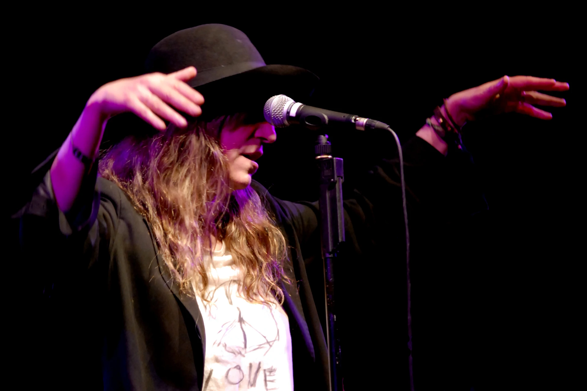 Ужасяващ инцидент с музикална легенда на сцената