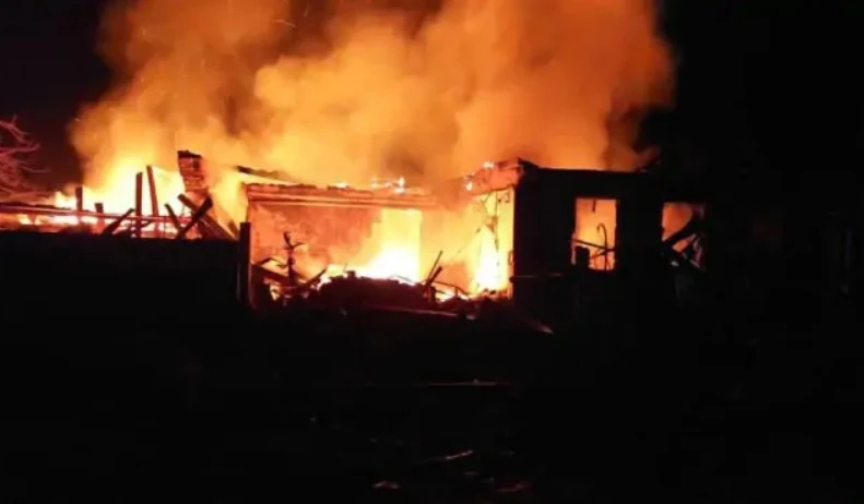 Руски дрон разруши сграда в Сумска област тази нощ СНИМКИ