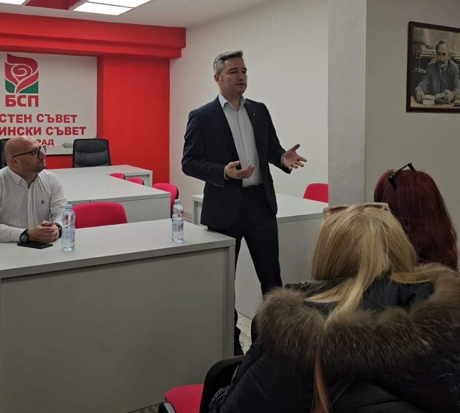 Вигенин посече Радев за референдума
