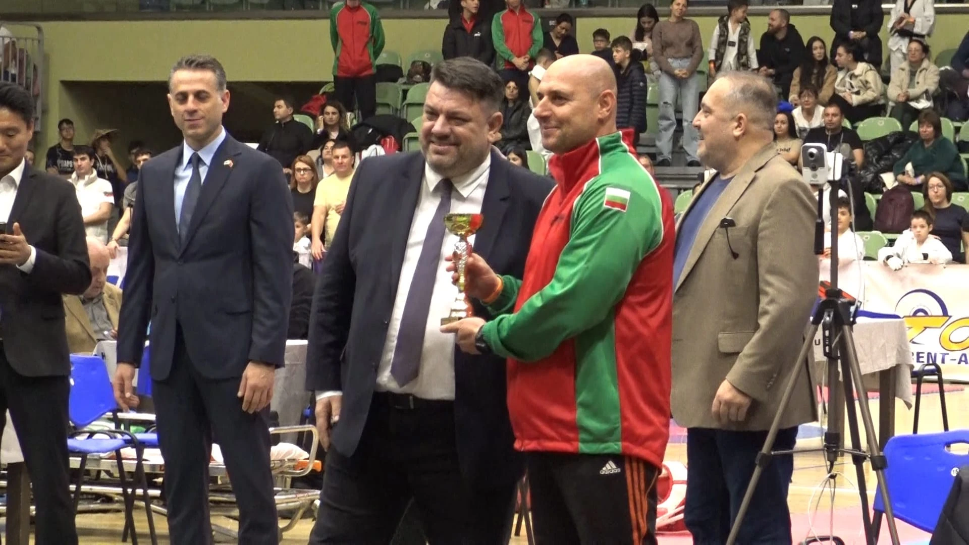 Атанас Зафиров награди медалистите на Държавното първенство по таекуондо