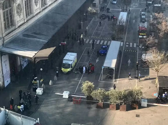 Стрелба в Париж: Има ранени, затворена е жп гара