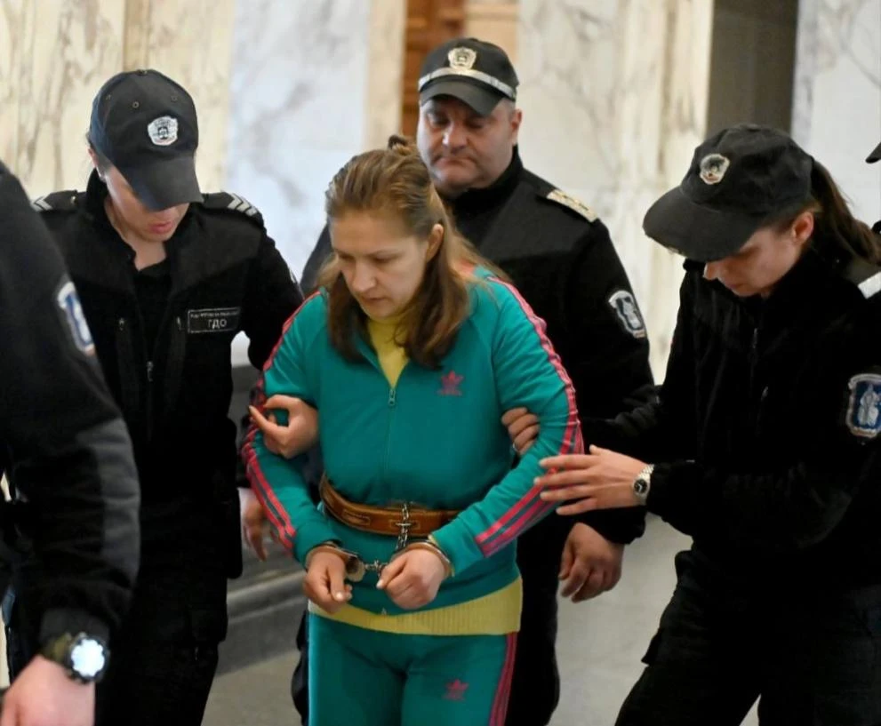 Украинката Ксения, заклала двете си деца, смълча с молба в съда, а магистратите... 