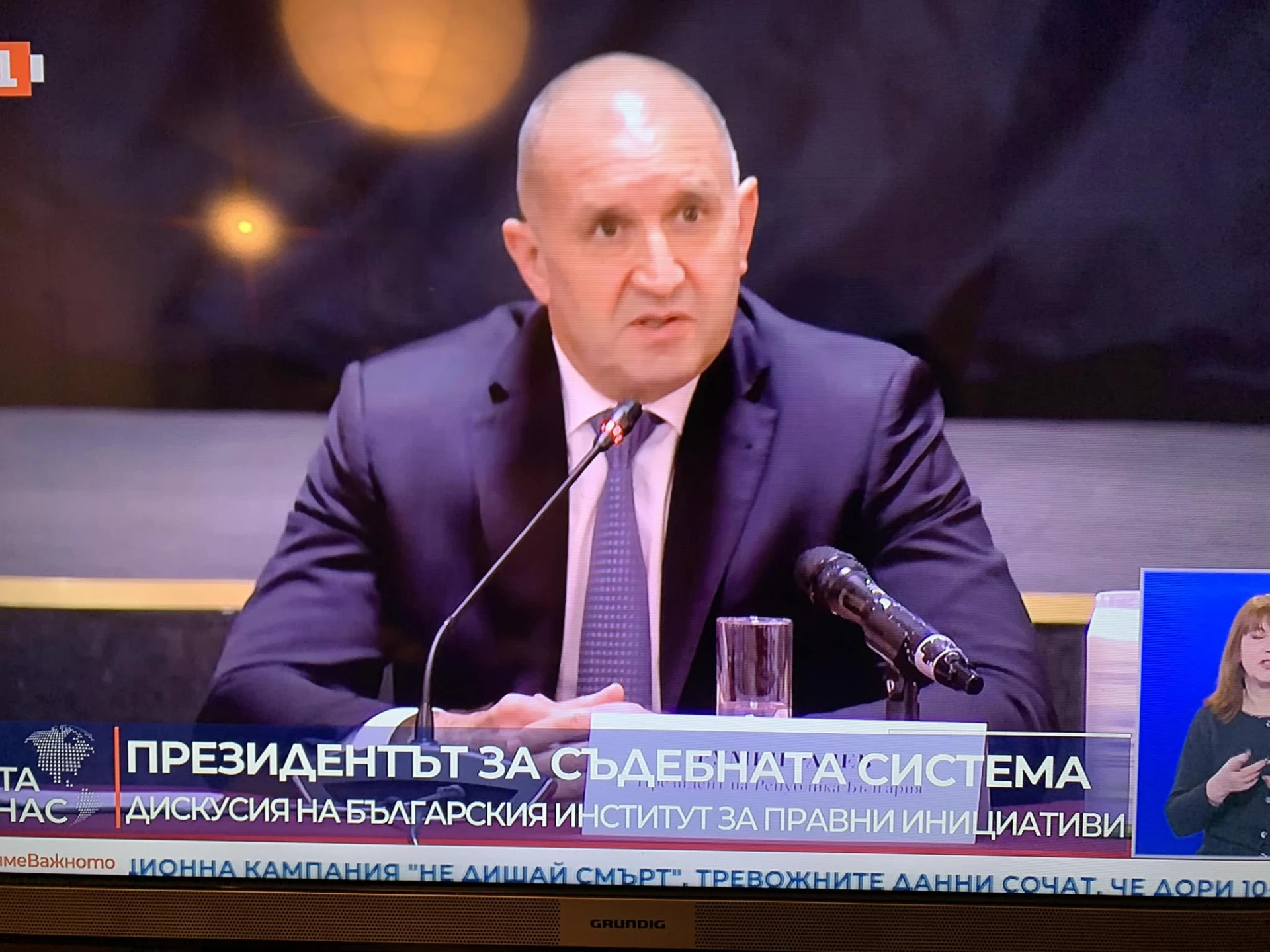 Евгений Михайлов отново показа, че Радев и ДБ са си лика-прилика   
