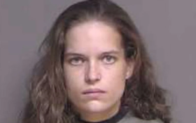 Омъжена жена поканила 13-г. тийнейджър в дома си и правила секс с него СНИМКА