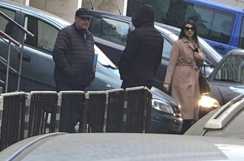 Лена се кротна в СДВР, няма и помен от "сивия кардинал" СНИМКИ