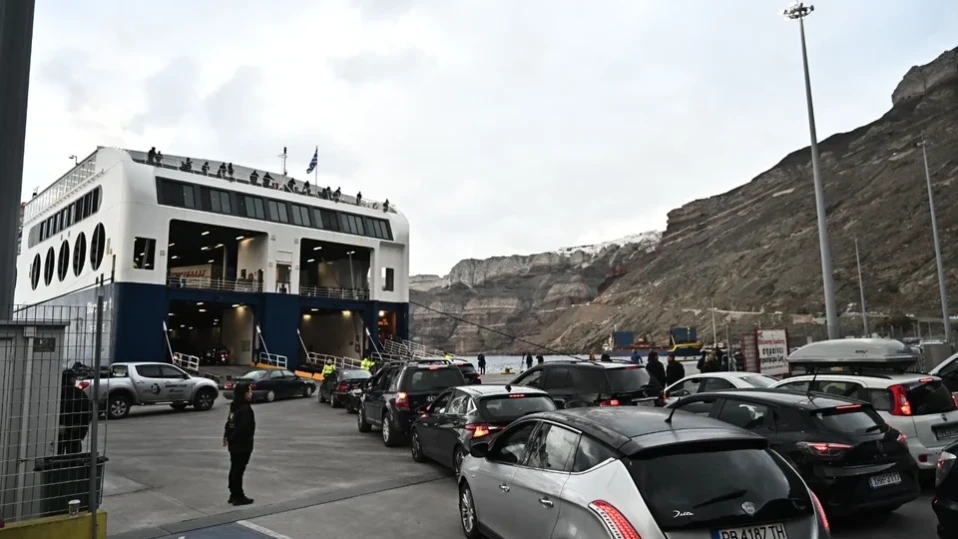 На помощ: Ето какво праща Турция в Санторини заради земетресенията 