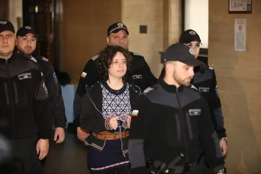 Ето я 22-г. Надежда, намушкала трима в центъра на София