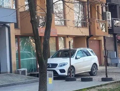 Развръзка с известния бизнесмен, който се барикадира в дома си