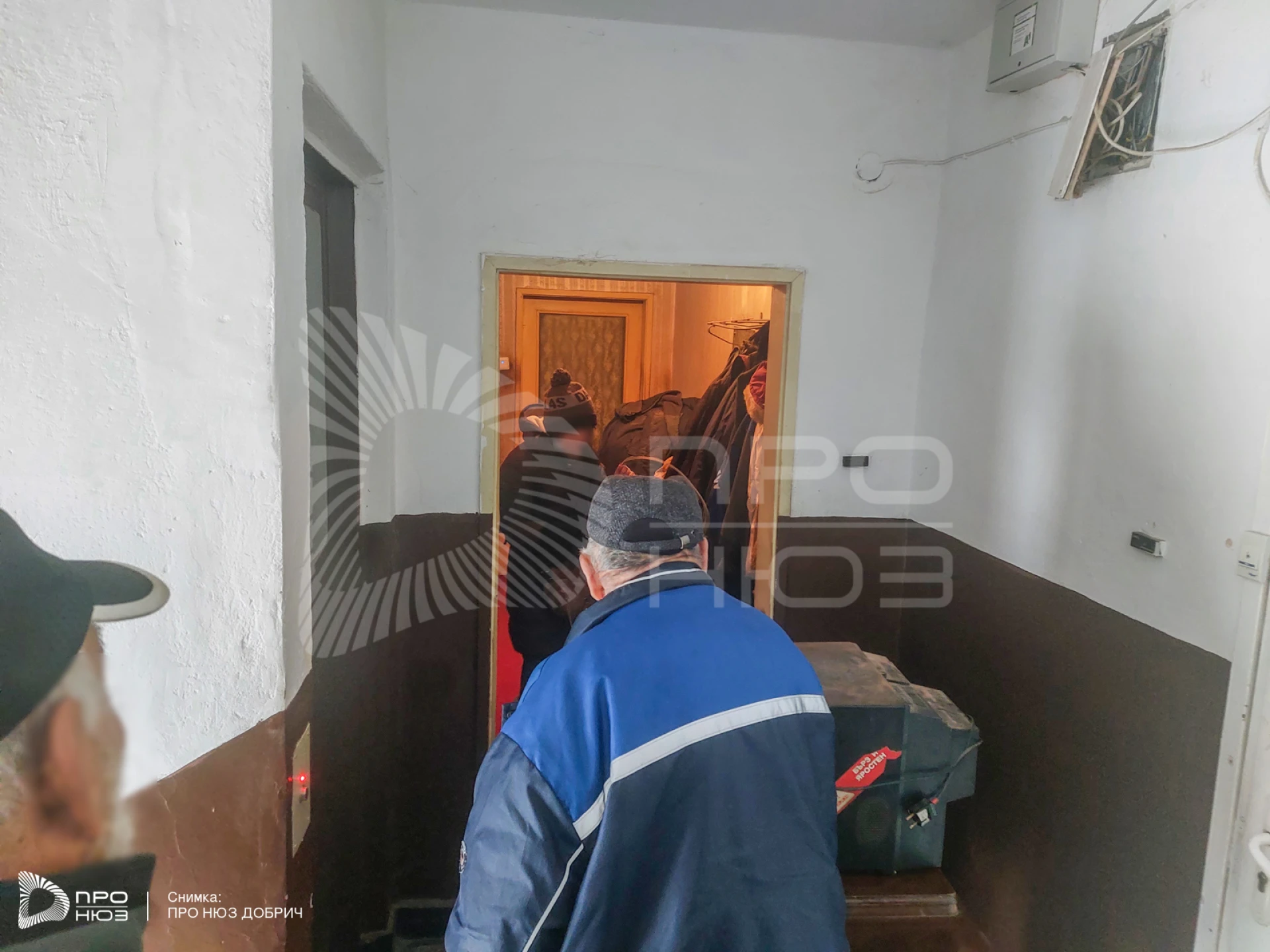 Смразяваща трагедия в Добрич: 5 дни болна жена живя с трупа на майка си СНИМКИ 