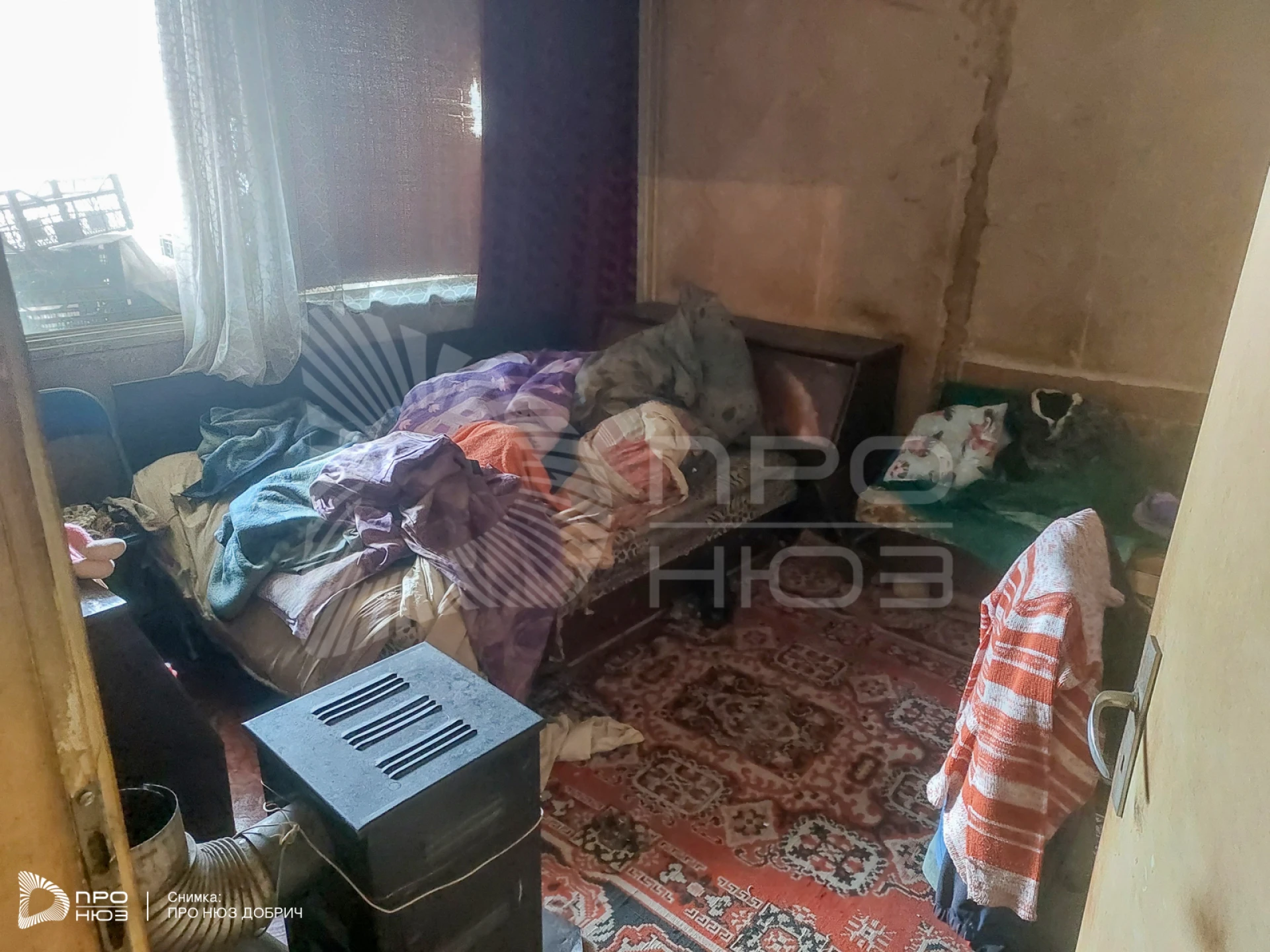 Смразяваща трагедия в Добрич: 5 дни болна жена живя с трупа на майка си СНИМКИ 