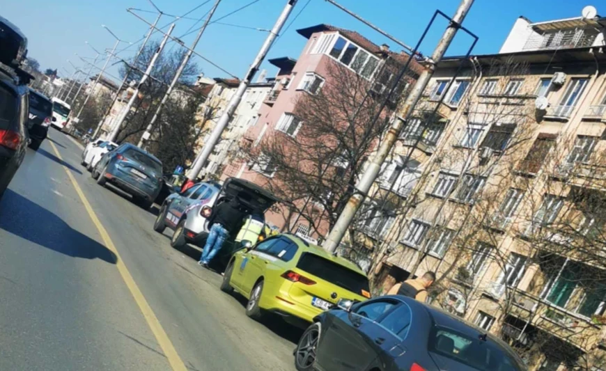 Първо в БЛИЦ! Зрелищно верижно меле на "Цариградско шосе", ад е СНИМКИ