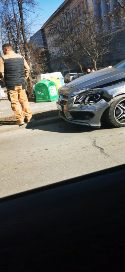Първо в БЛИЦ! Зрелищно верижно меле на "Цариградско шосе", ад е СНИМКИ