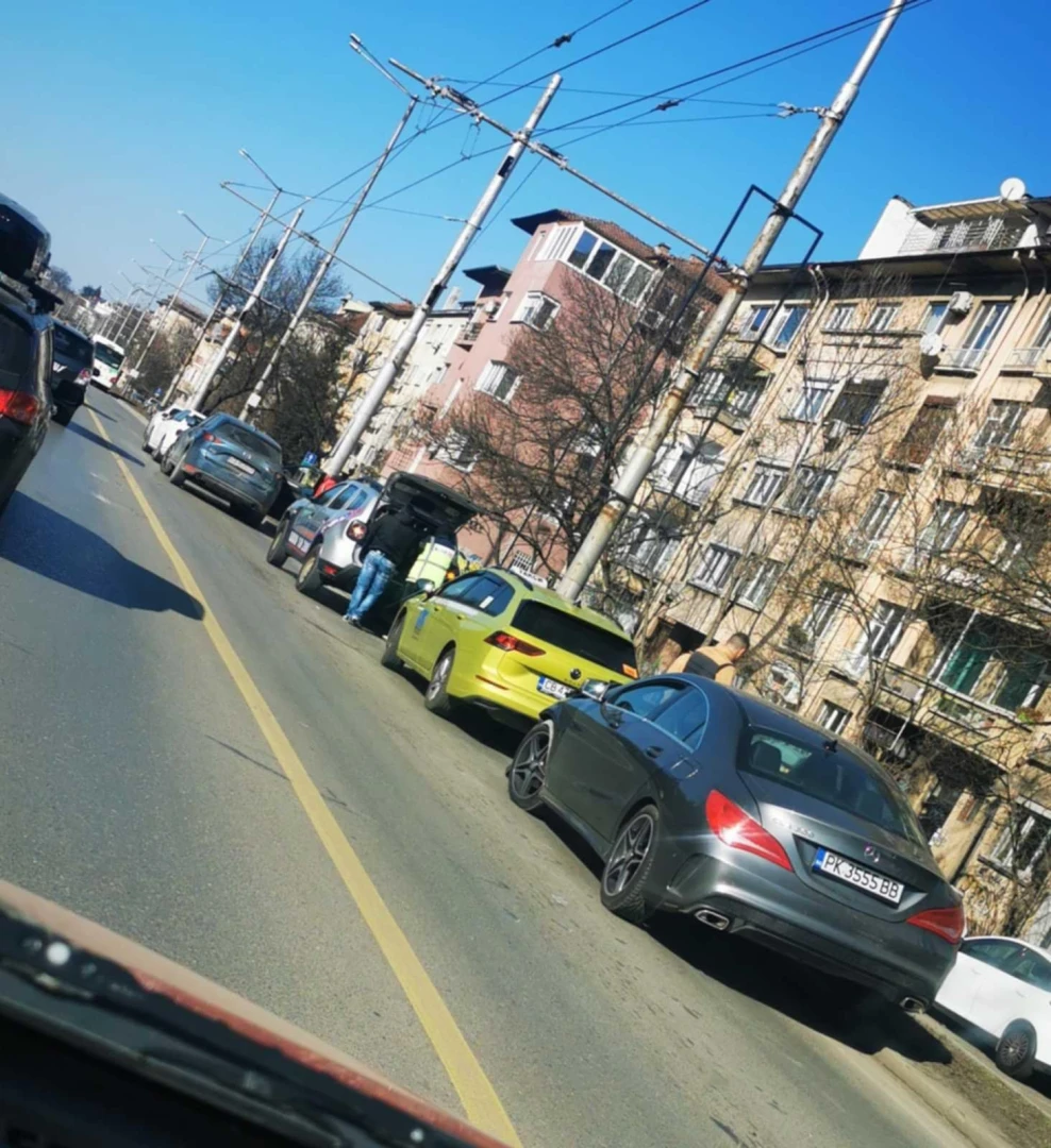 Първо в БЛИЦ! Зрелищно верижно меле на "Цариградско шосе", ад е СНИМКИ