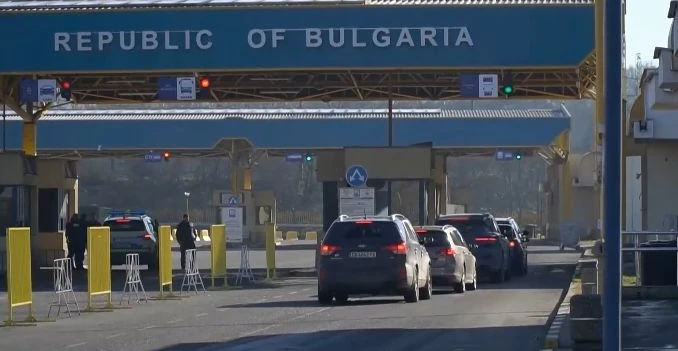 Русе им е Одрин! Румънци нахлуват през Дунав мост, пълнят торбите с... ВИДЕО