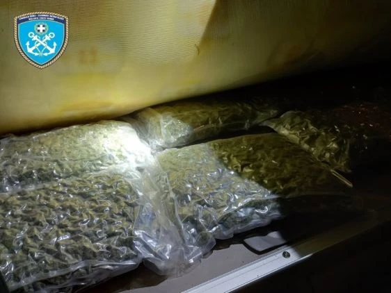 Спипаха в Гърция българин с рекордно количество дрога - камионът му бил пълен СНИМКИ