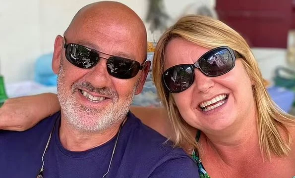 Откриха голия й труп пред дома им, а мъжът ѝ – обесен: Разследват смъртта на двойка пенсионери СНИМКИ 18+