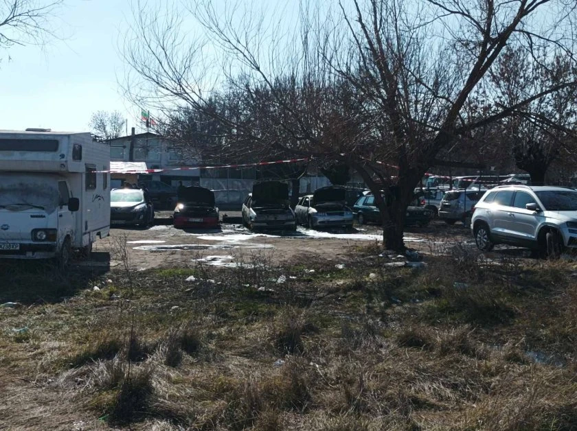 СНИМКИ показват какво остана след гърмежите и ад на Централна гара в Софи