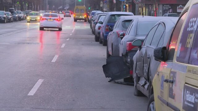 Доставчикът, помел 8 спрели коли в София: Свидетели разказват за инцидента