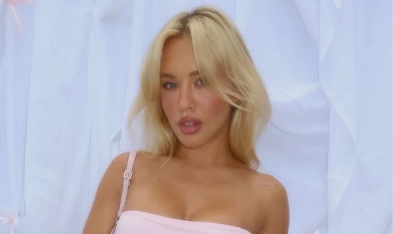 Фитнес моделка развя огромни гърди, разкостиха я СНИМКИ 18+