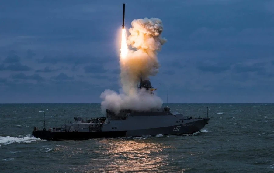 Дронове поразиха руски военни летища, ракети атакуваха Украйна ВИДЕО