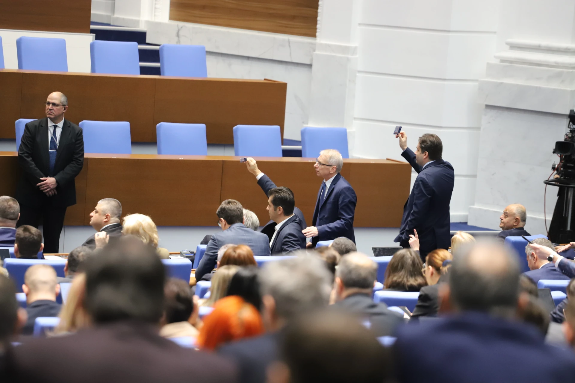 Бюджетът на ДОО мина на първо четене в НС