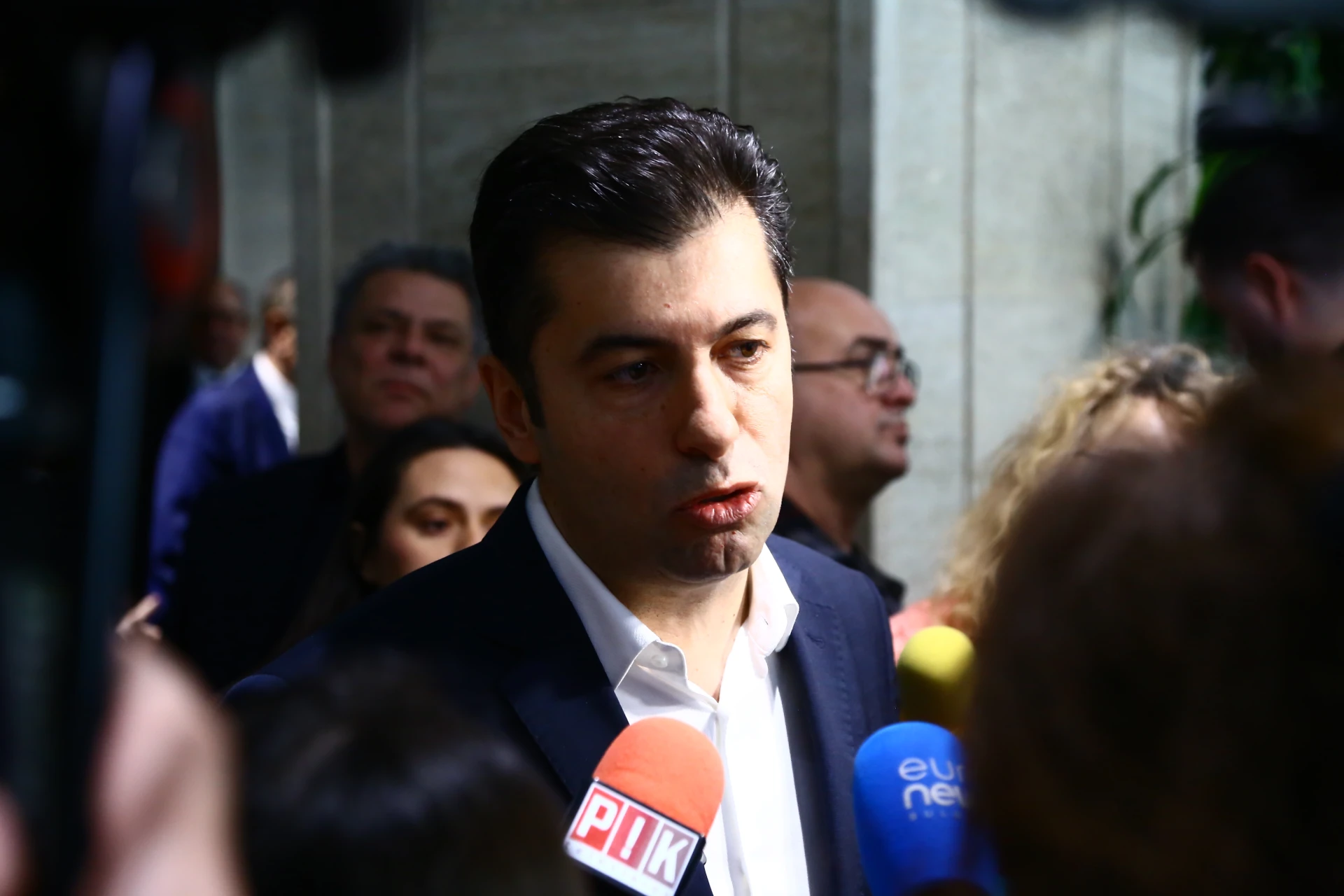 Кирил Петков се оправда нелепо пред Слави, пусна и СНИМКА от... 