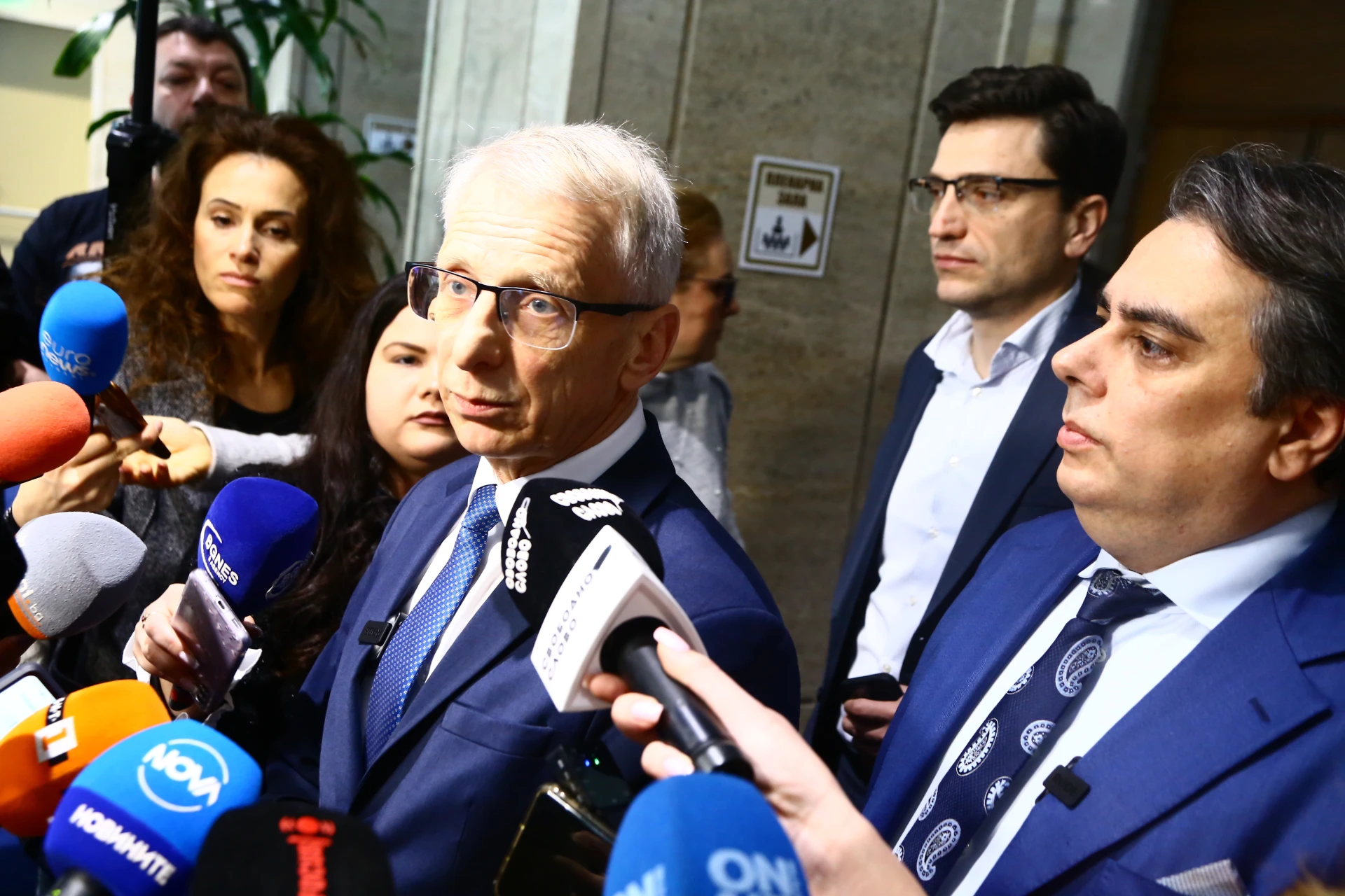 Тревога: ПП и ДБ пред разпад, ножът е до кокал 