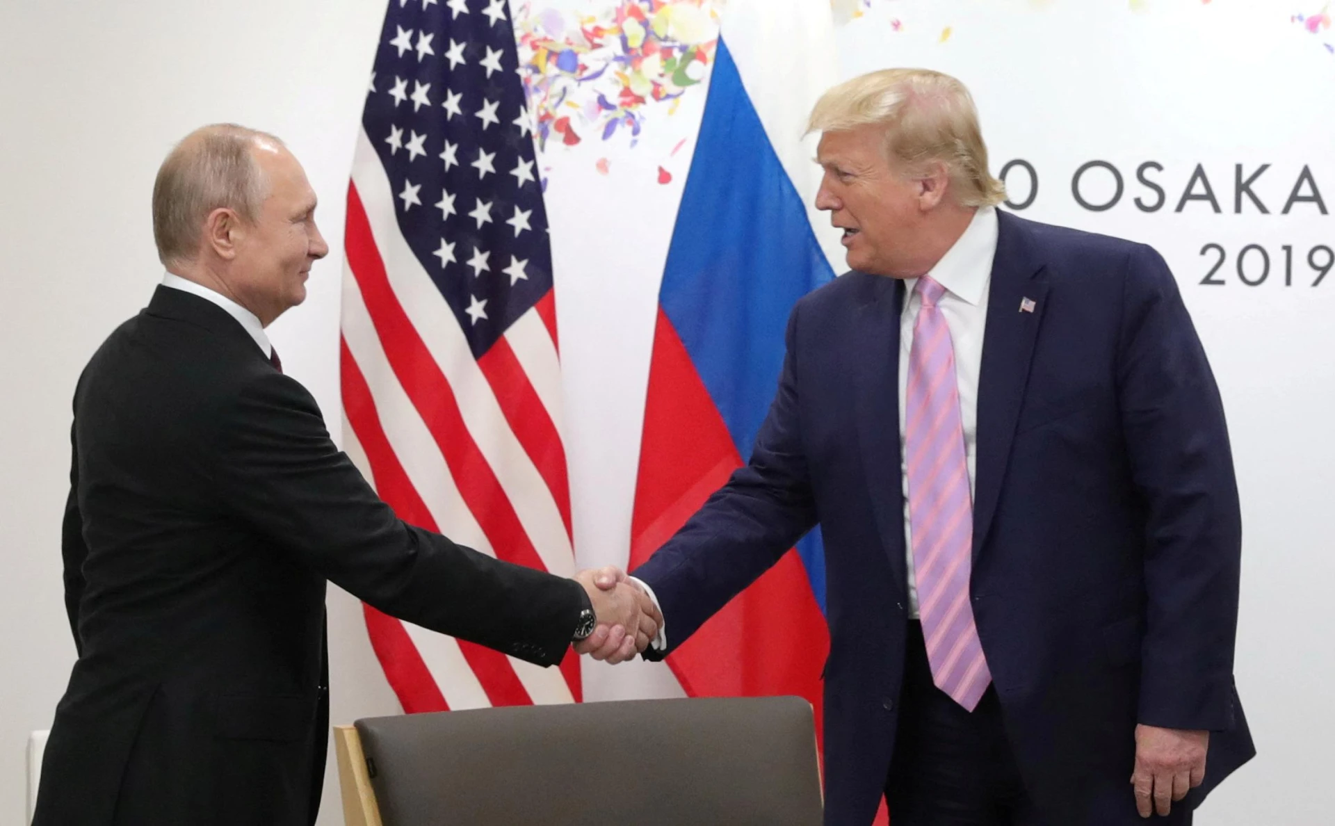 Bloomberg с три сценария за край на войната в Украйна след разговора на Тръмп и Путин