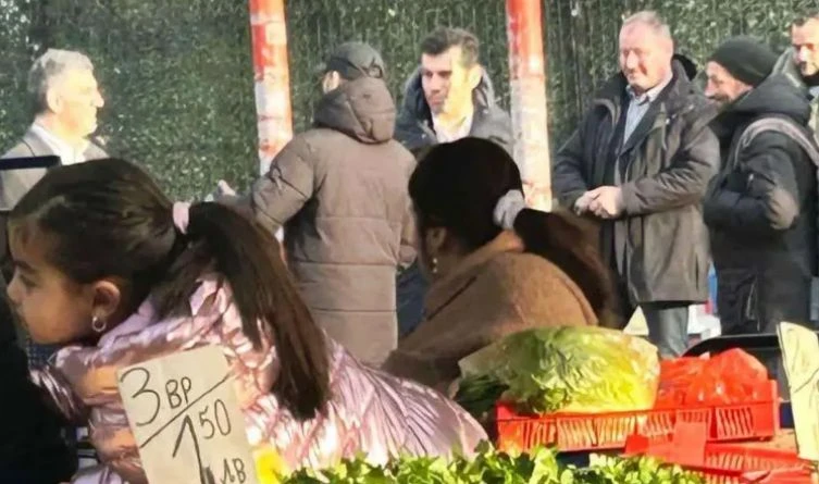 Петков заряза и партия, и парламент и хукна да... СНИМКИ 