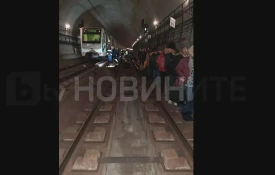 Брутални СНИМКИ от ужаса в софийското метро