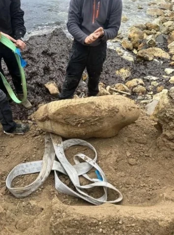 Няма да ви се вярва! Нещо древно се появи от морето в Турция, местните очаквали цунами СНИМКИ