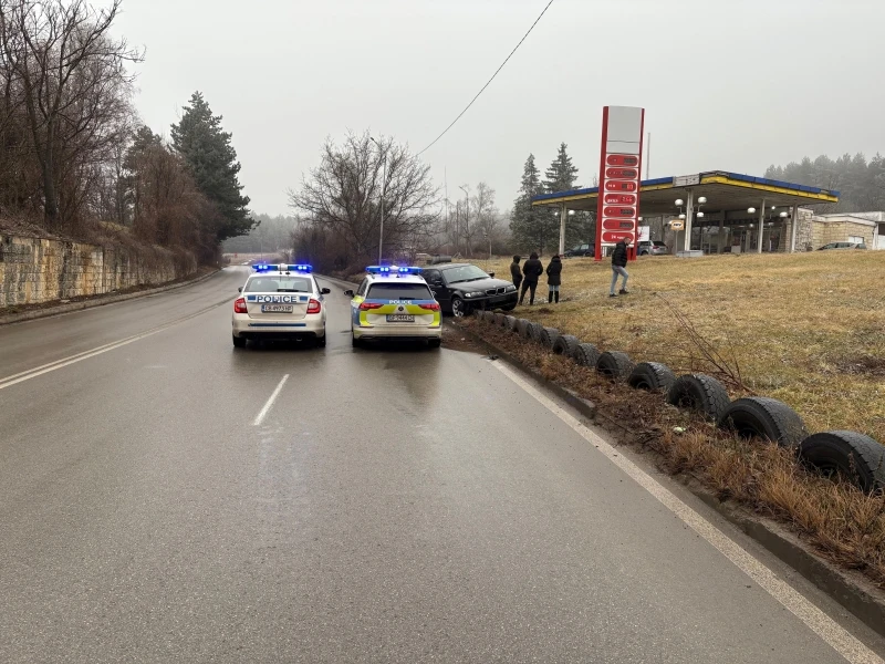 Младежи направиха голяма беля във Враца, веднага дойде полиция СНИМКИ