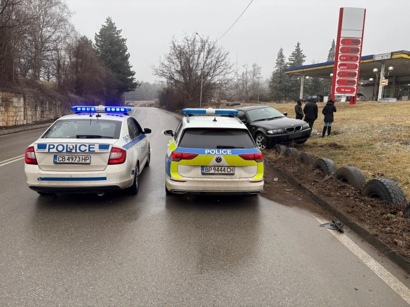 Младежи направиха голяма беля във Враца, веднага дойде полиция СНИМКИ